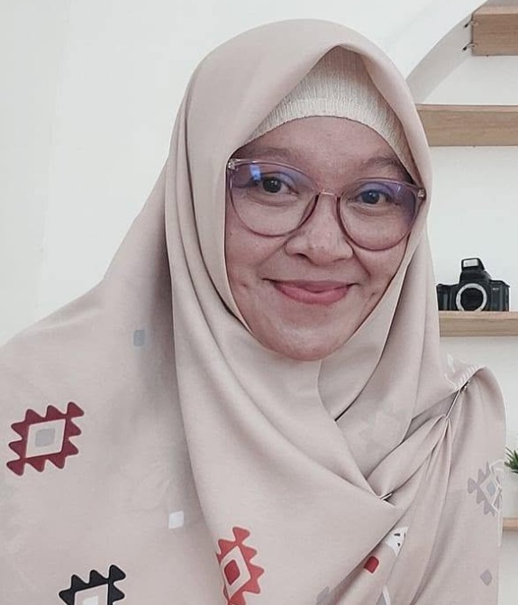 Foto Dr. Indira Fitriliyani, S.Pi, MP.